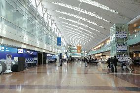 Haneda Airport quiet due to new coronavirus